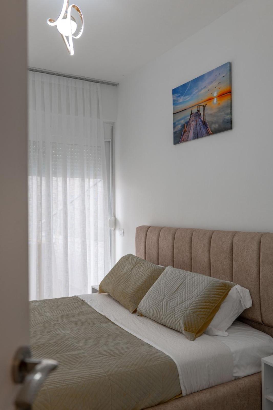 Esel Apartments Sarande Exterior photo