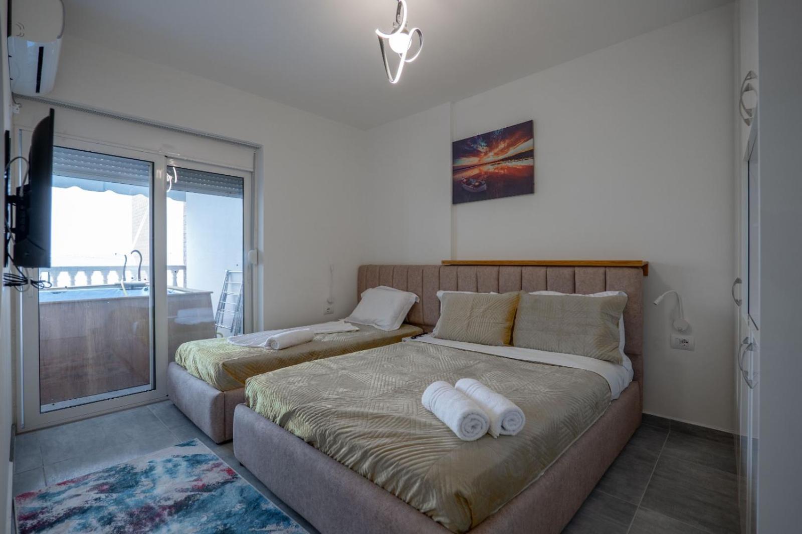 Esel Apartments Sarande Exterior photo